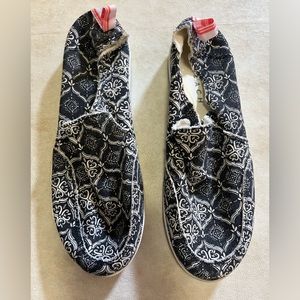 Vionic shoes Malibu Navy Blue Mosaic Women's Canvas Slip-On Sneakers size 8.5